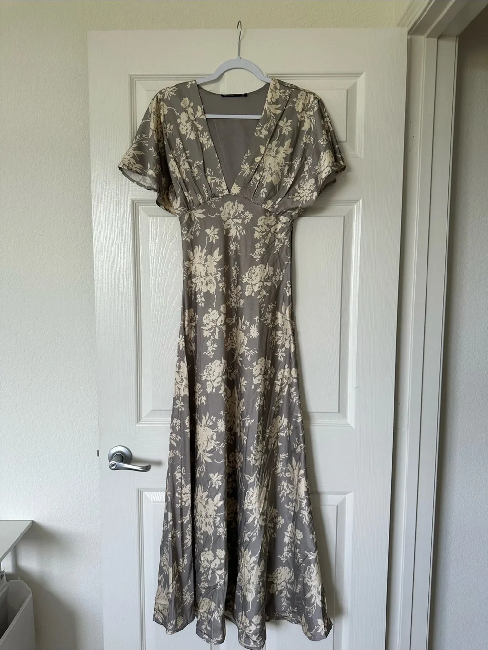 Abercrombie & Fitch Flutter Sleeve Satin Maxi Dress in Grey Floral Deep V Neck